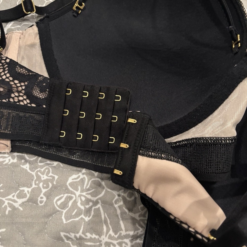 Victoria's Secret - Very Sexy Push Up Bra w/ Removable Straps Black/Nude 34D - Picture 5 of 5